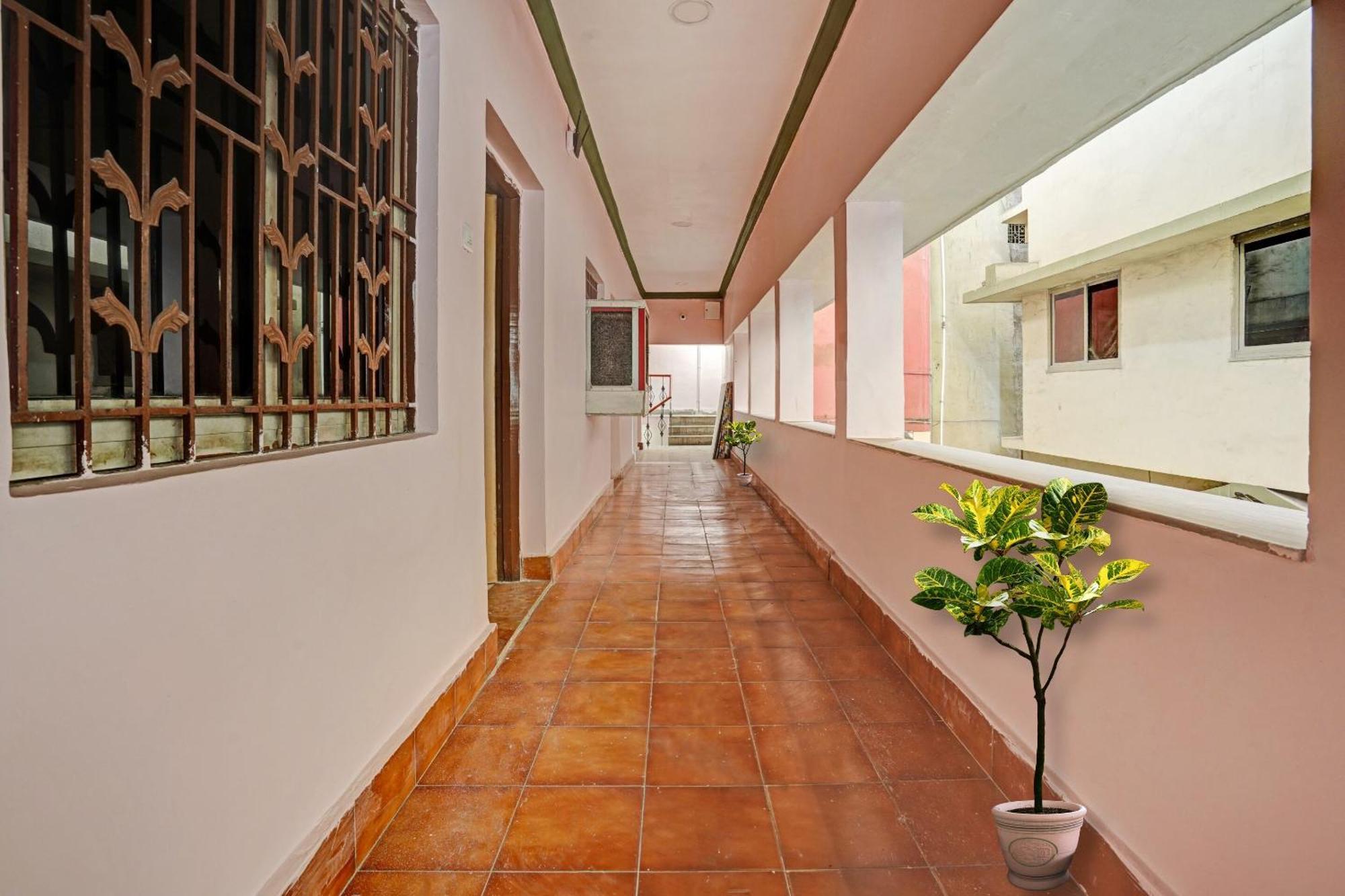 Hotel O B N Palace Rāipur 外观 照片