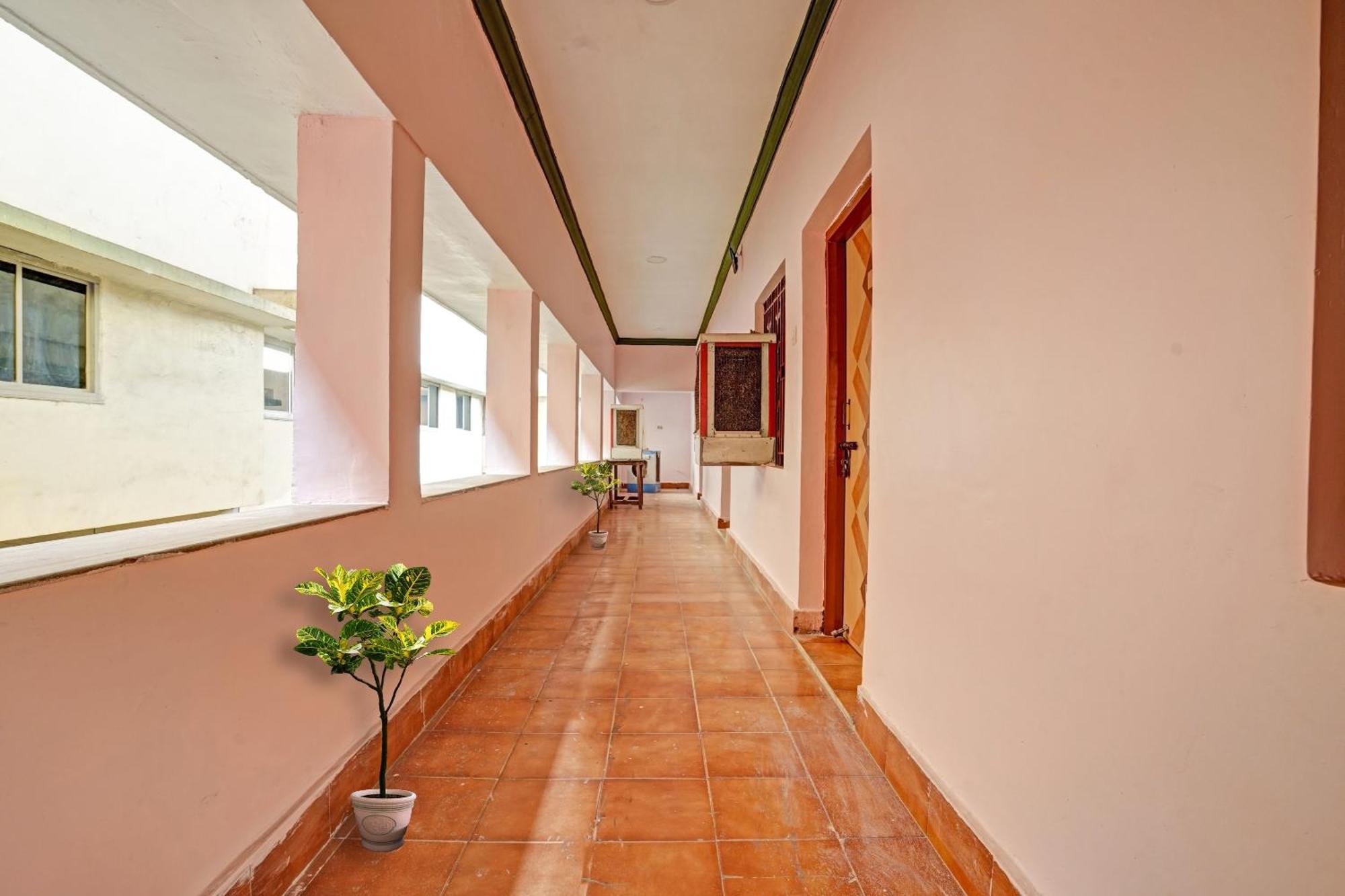 Hotel O B N Palace Rāipur 外观 照片